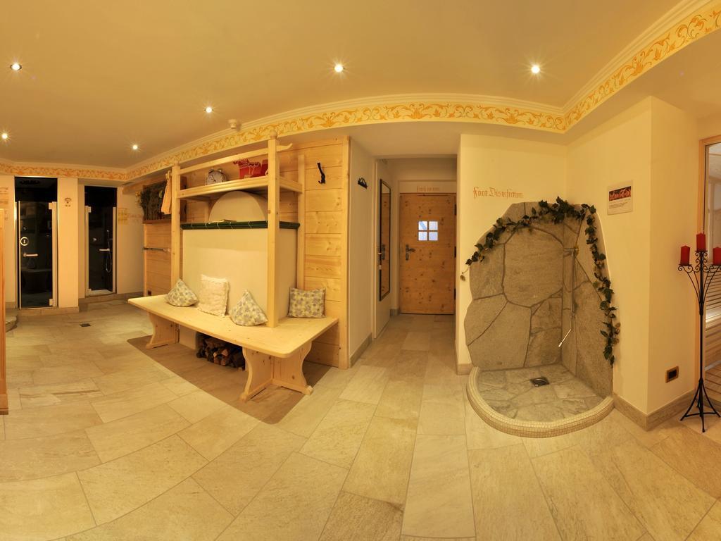 Hotel Garni Concordia - Dolomites Home Selva di Val Gardena Exterior photo